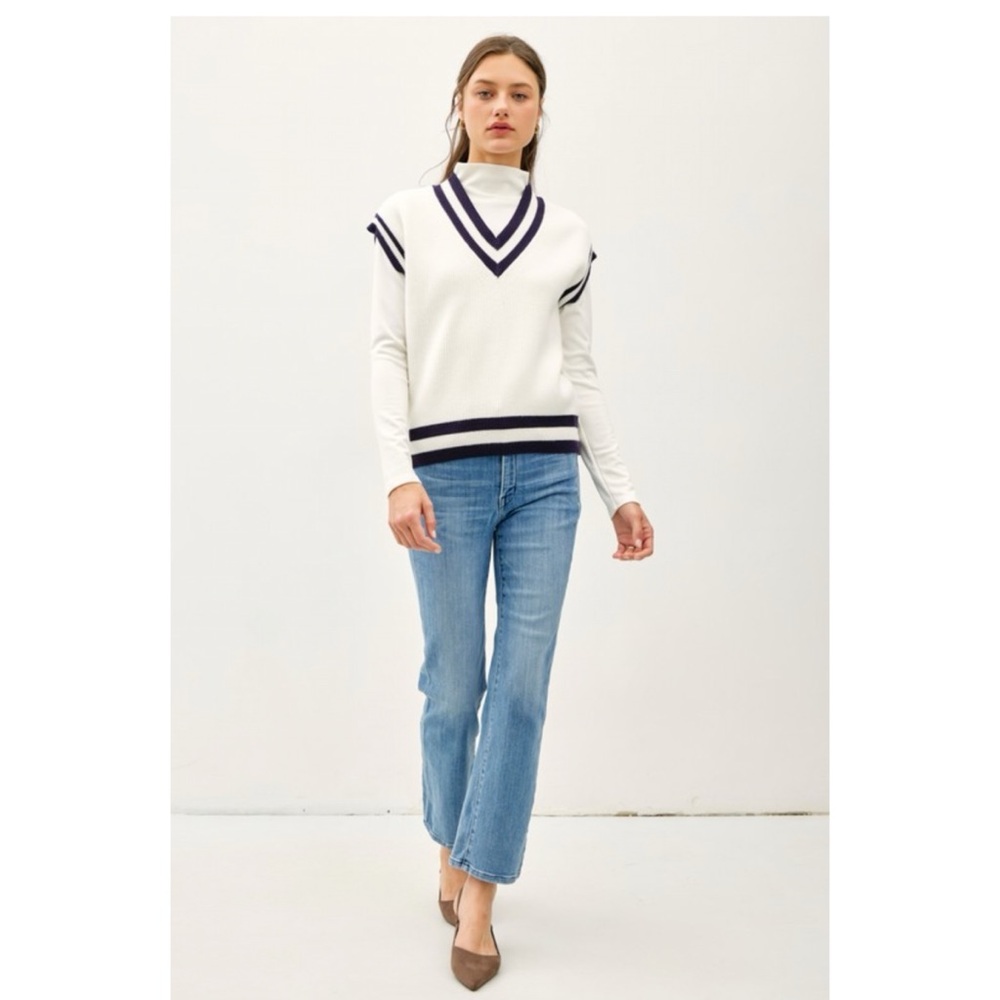 Women's White and Black Sweater